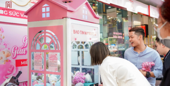 Trải nghiệm gắp gấu miễn phí khi mua hàng tại Bảo Tín Mạnh Hải